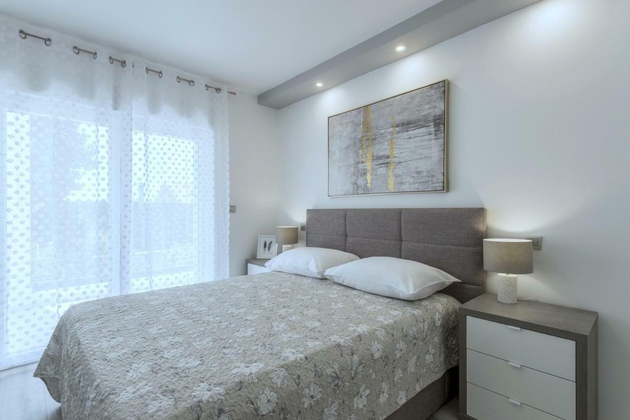 Villa Ema Kastela With Private Heated Pool ภายนอก รูปภาพ