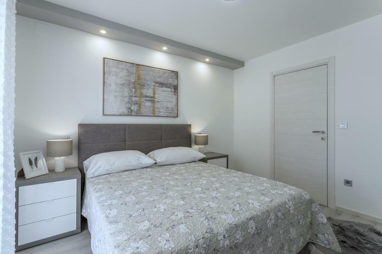 Villa Ema Kastela With Private Heated Pool ภายนอก รูปภาพ